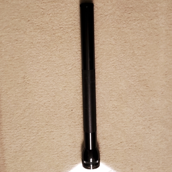 Rare 20" Mag-Lite Vintage Black Working as Shown In Pictures - Picture 10 of 12